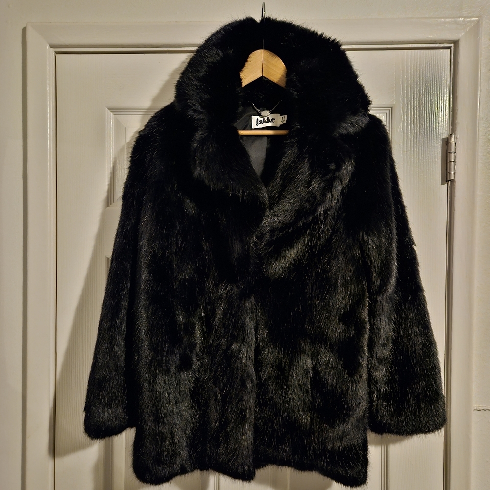 Jakke faux fur black coat size 2
